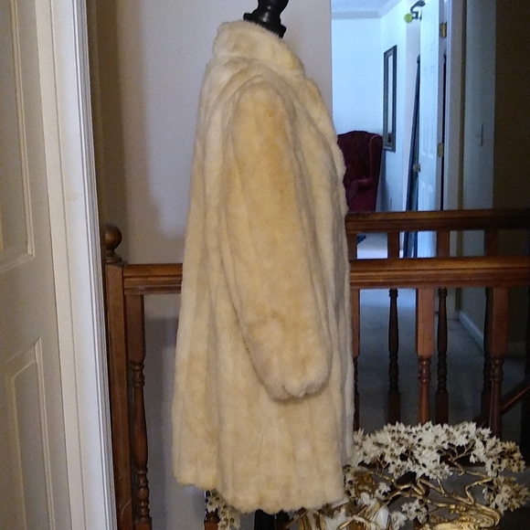 Lintage Off-White Faux Fur Coat - sz 15/16 - NOT Included in Bundling Sale - Picture 5 of 14